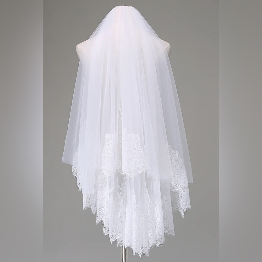 Brand new soft laces veil
